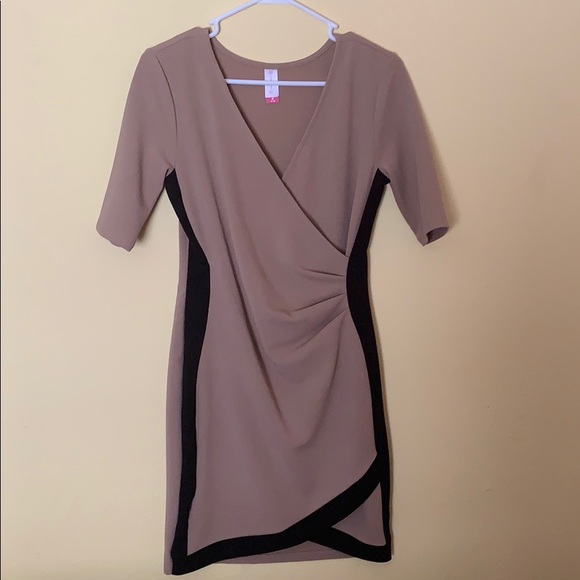 Dresses & Skirts - Body flattering dress